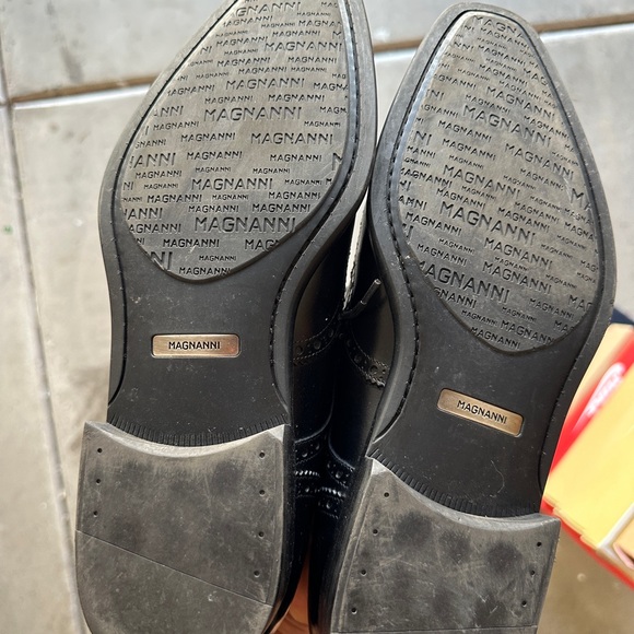 MAGNANNI Men's Black Wingtip Oxford Shoes size 10.5
Like New worn only one time - Picture 7 of 9